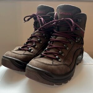 Lowa Renegade GTX Hiking Boots, Women’s size 7.5
